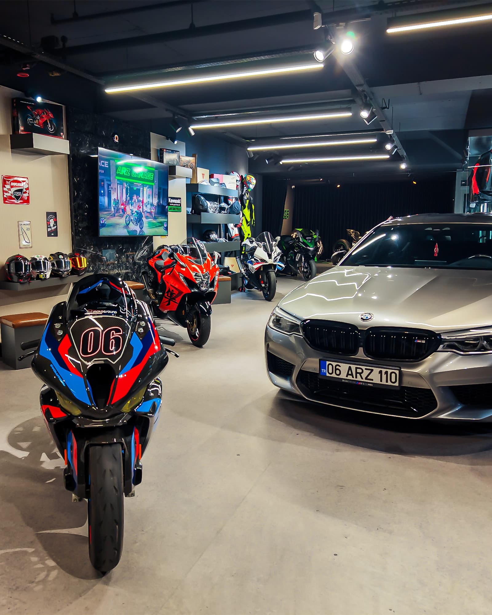 ARZ Garage showroom