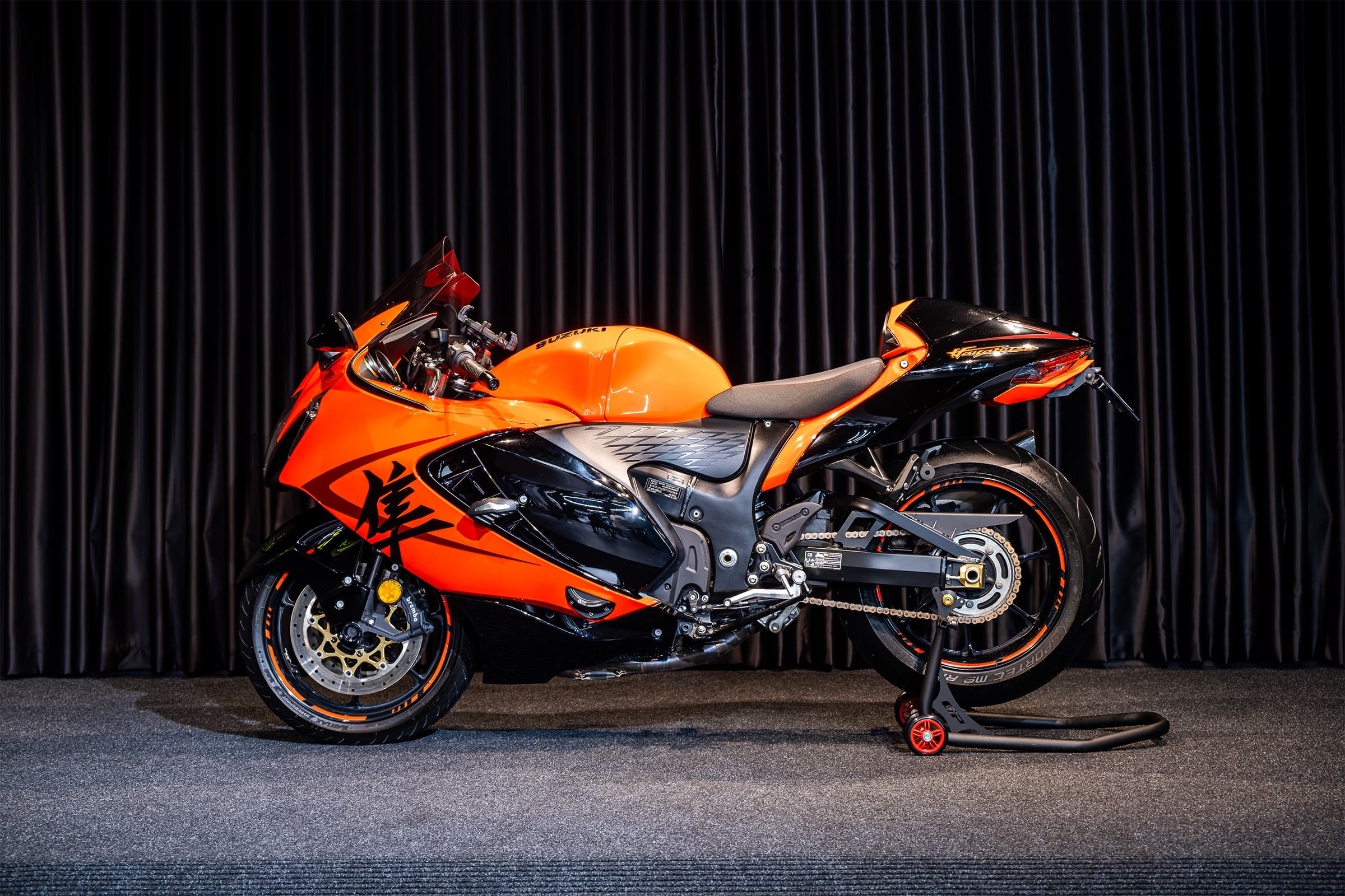 Suzuki GSX-R 1300 Hayabusa sol yan profil