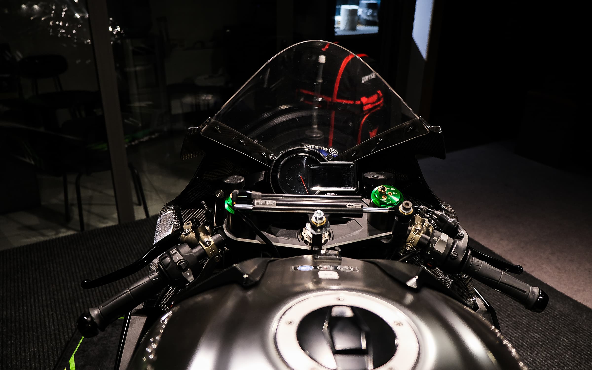 Kawasaki Ninja H2R kokpiti, gösterge paneli ve gidon bölgesi